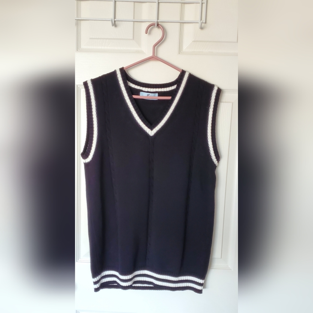 Black Sleeveless V-Neck Sweater Vest